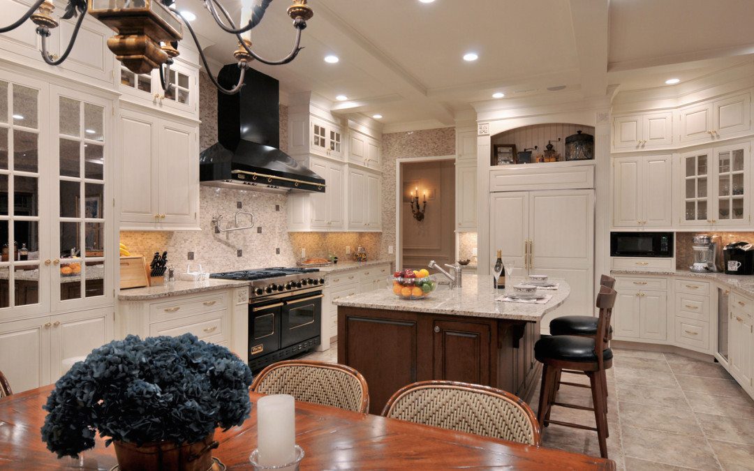 Classic White Kitchen Greatroom in Jericho Long Island