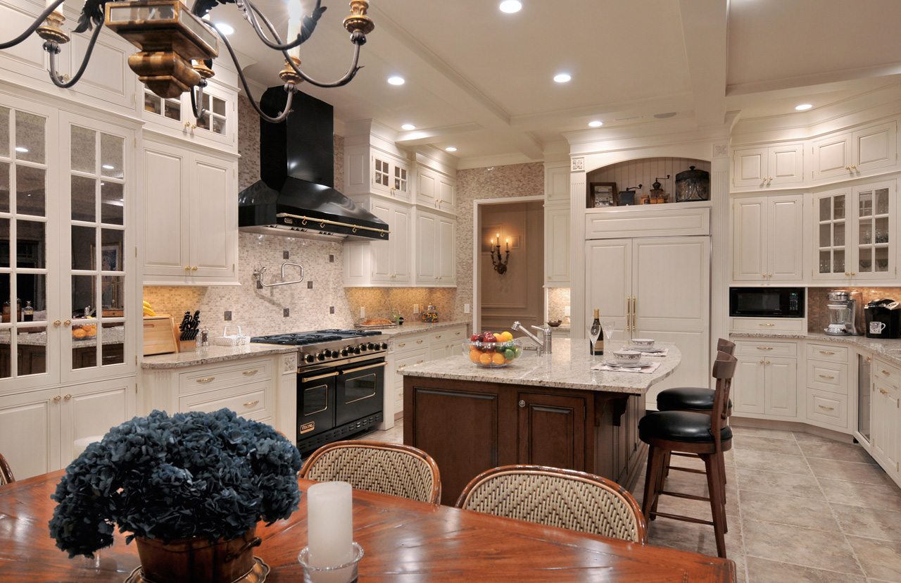 Classic White Kitchen Greatroom in Jericho Long Island