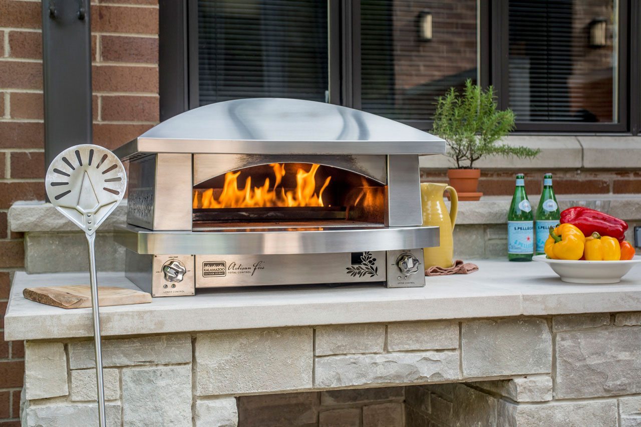 Outdoor pizza oven