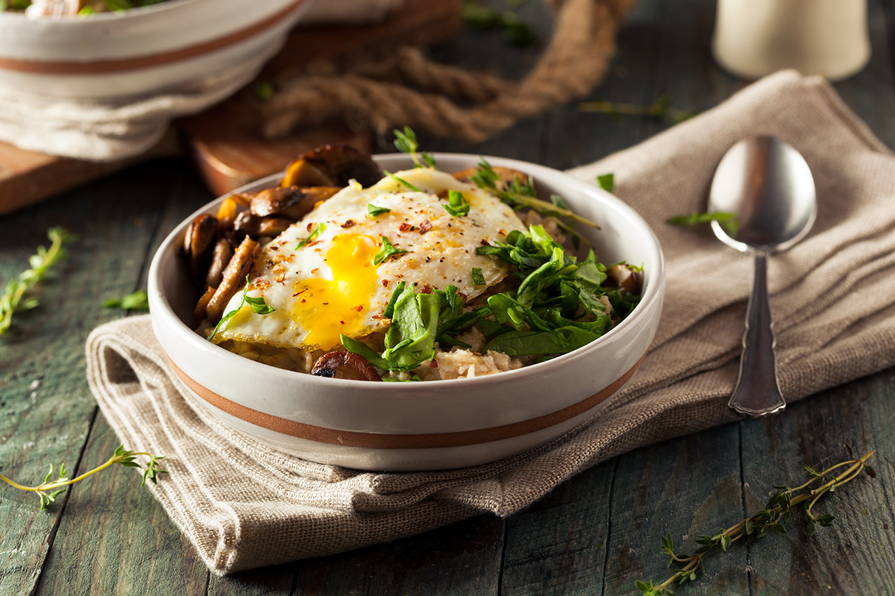 Oatmeal with kale and Eggs